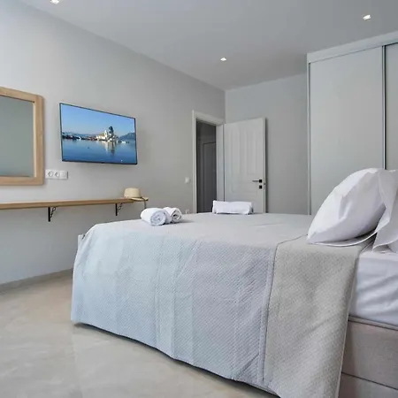 Mini Tsaros Villa